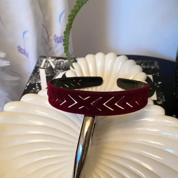 Vintage Accessories - Vintage - Cutout Purple Velvet Headband